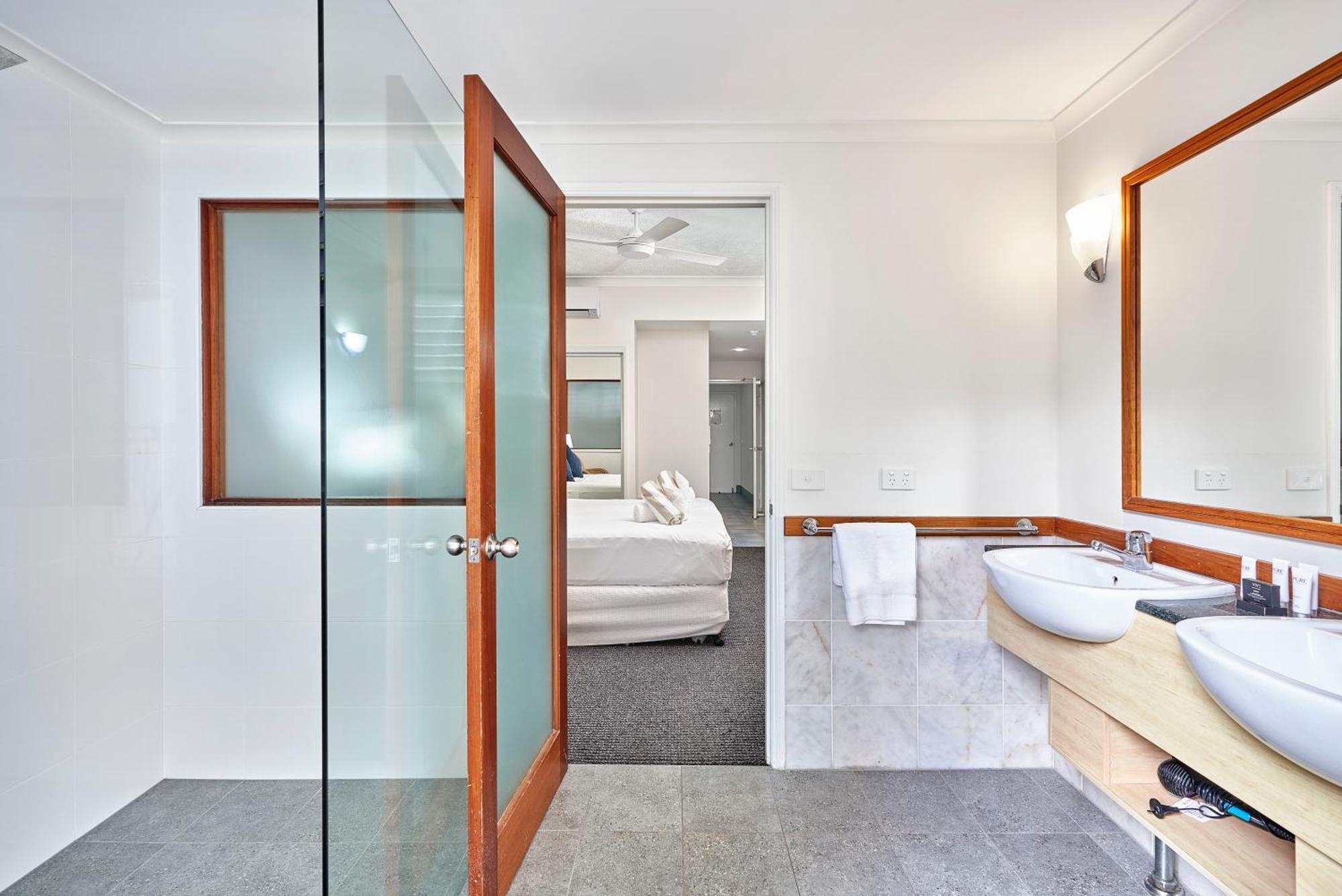 Alassio Apartments With Direct Pool Access Palm Cove Oda fotoğraf