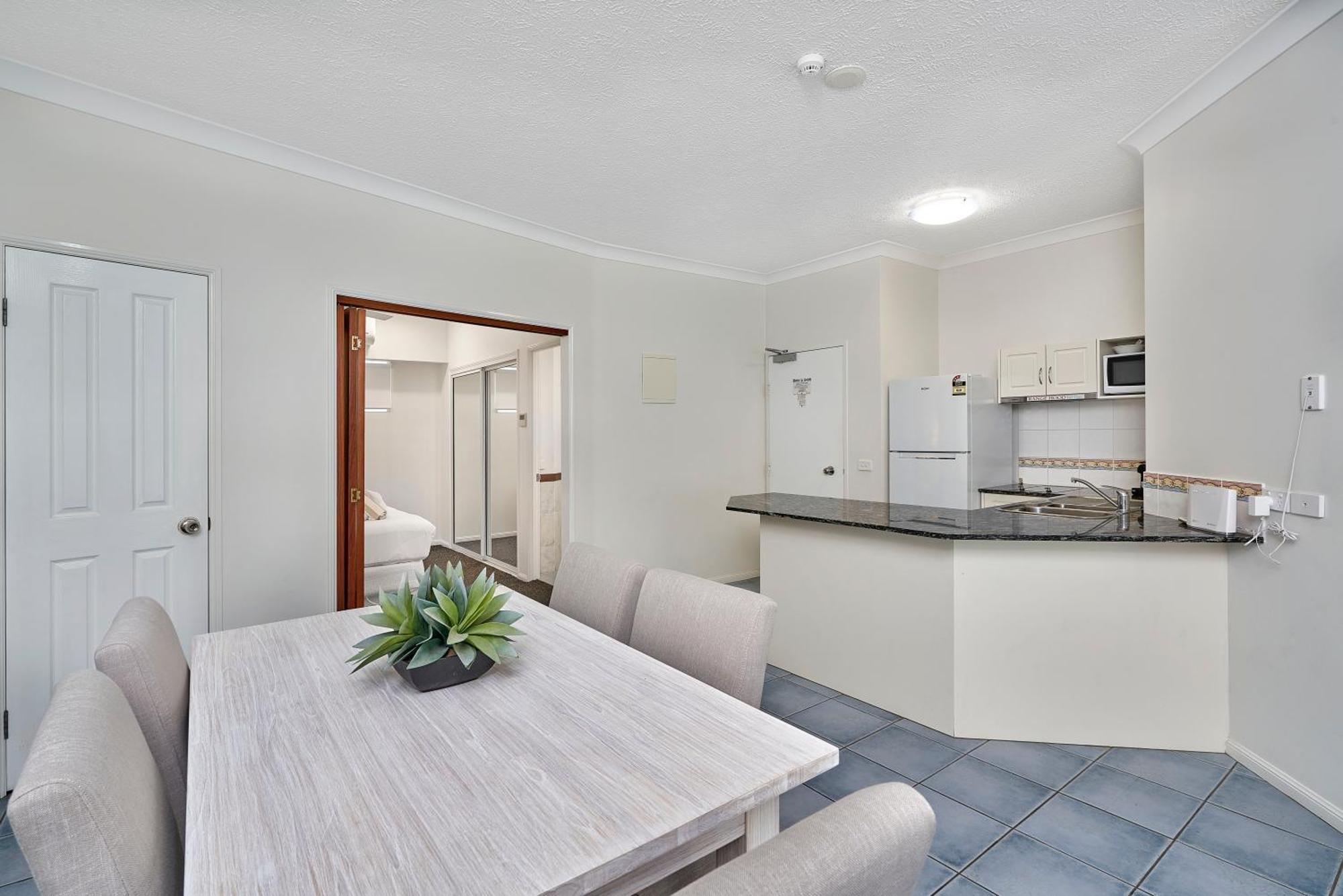 Alassio Apartments With Direct Pool Access Palm Cove Oda fotoğraf